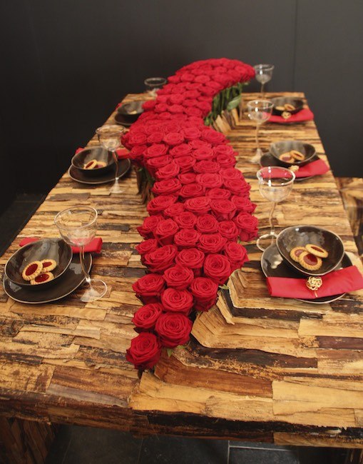 Table decoration with Porta Nova SUPRA Red Naomi roses