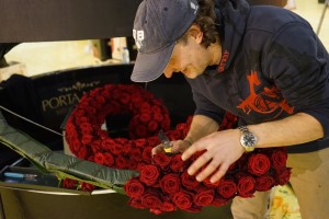 Florist Jan de ridder busy at work creating Porta Nova Red Naomi wishing well-28