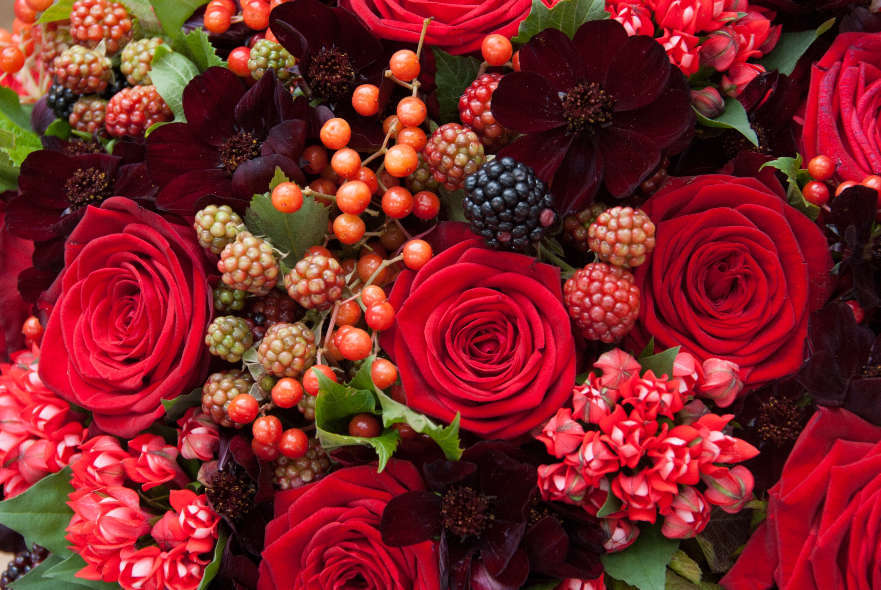 Red-Naomi-bouquets-by-Ivvo-Markou- 1