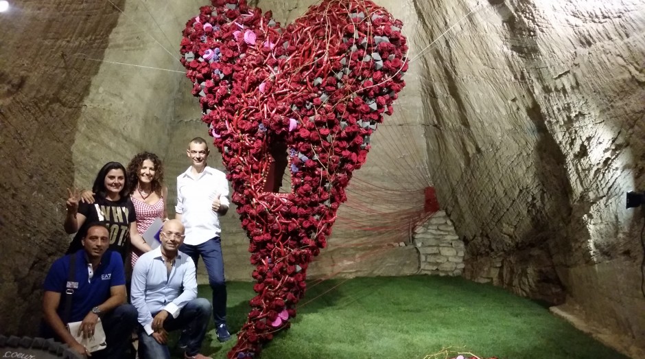 The Laltranifa Floral School team with their heart made of Red Naomi roses from Porta Nova