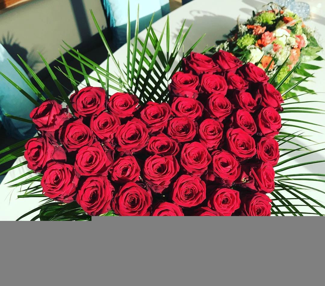 Valentine's Day Porta Nova Bouquet Red Naomi roses