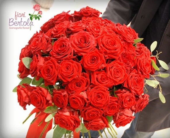 Valentine's Day Porta Nova Bouquet Red Naomi roses 556