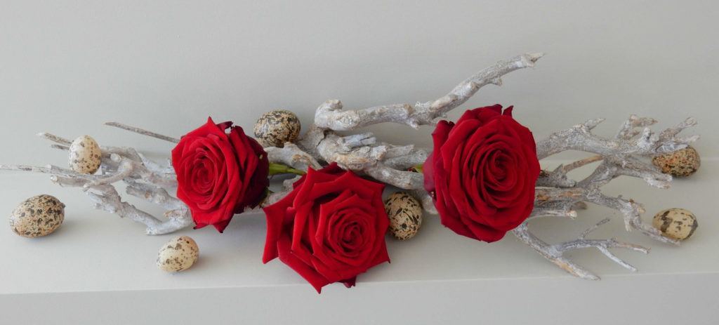 Easter table with Porta nova red naomi rose Erko
