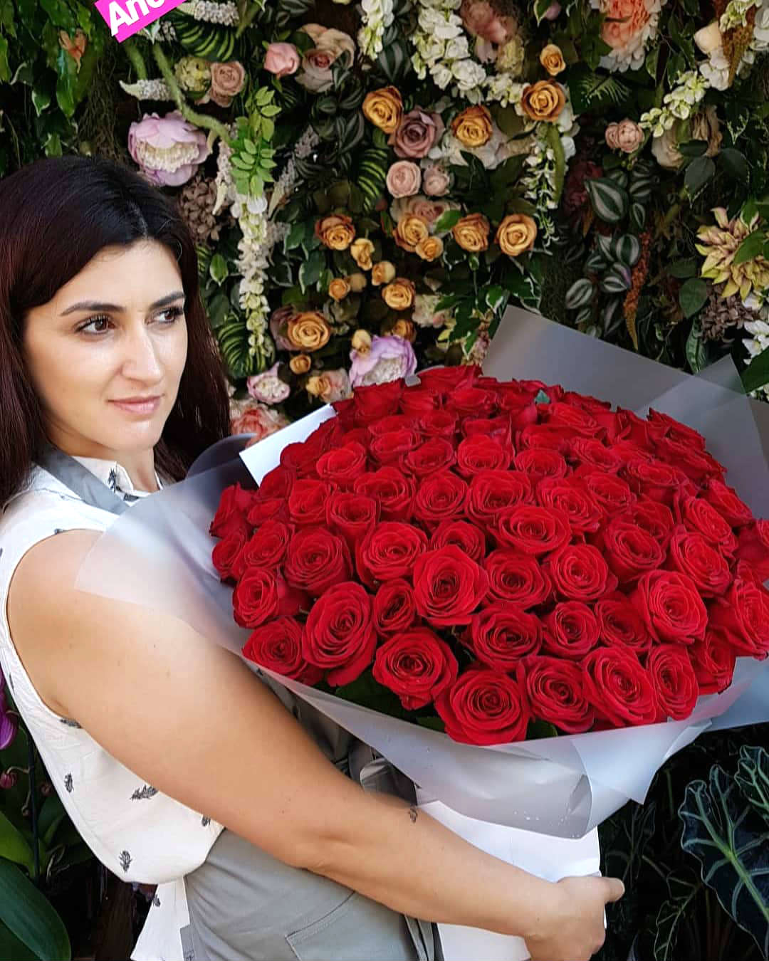 large bouquet red naomi porta nova venus flowers