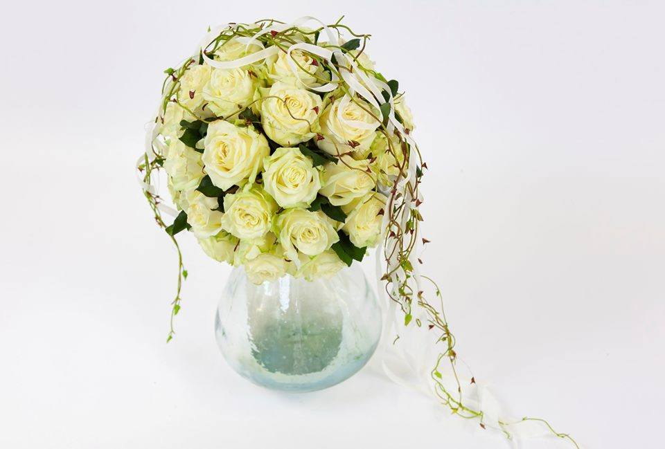 White Noami roses bouquet flower design