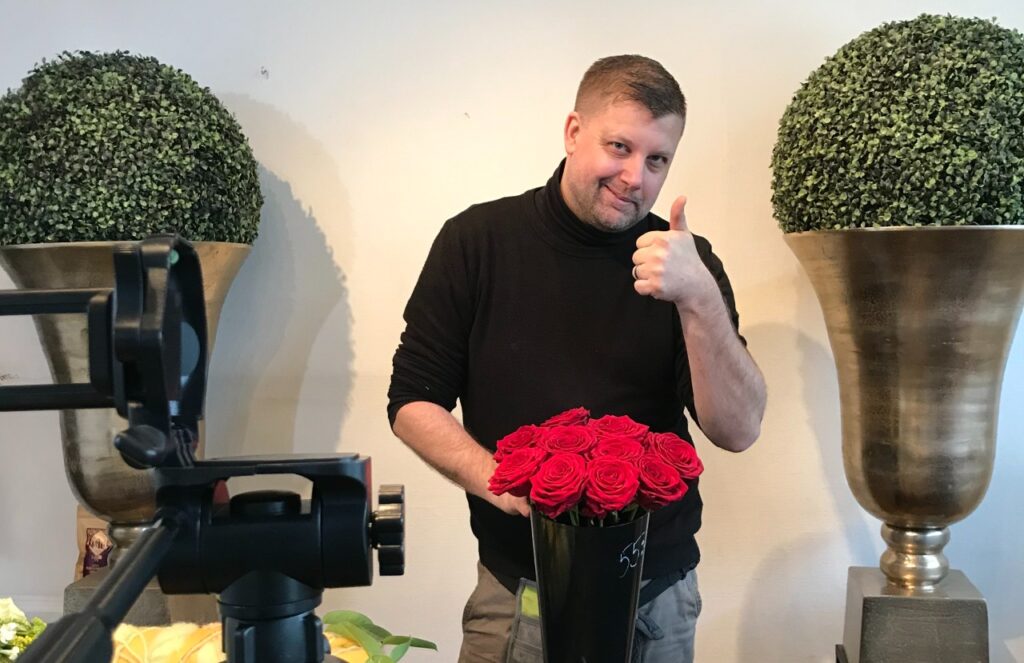 Jimmy Englund with Porta Nova roses for Floral Fundamentals photoshoot
