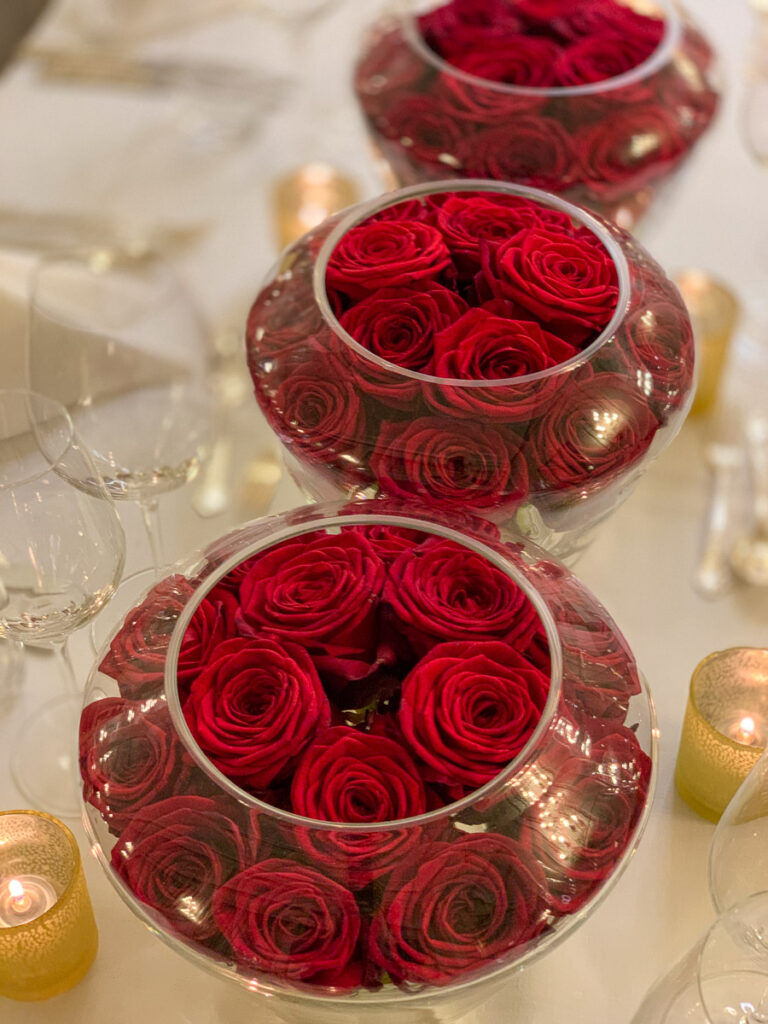 Stein Are Hansen porta nova Red Naomi roses in glass bowl 