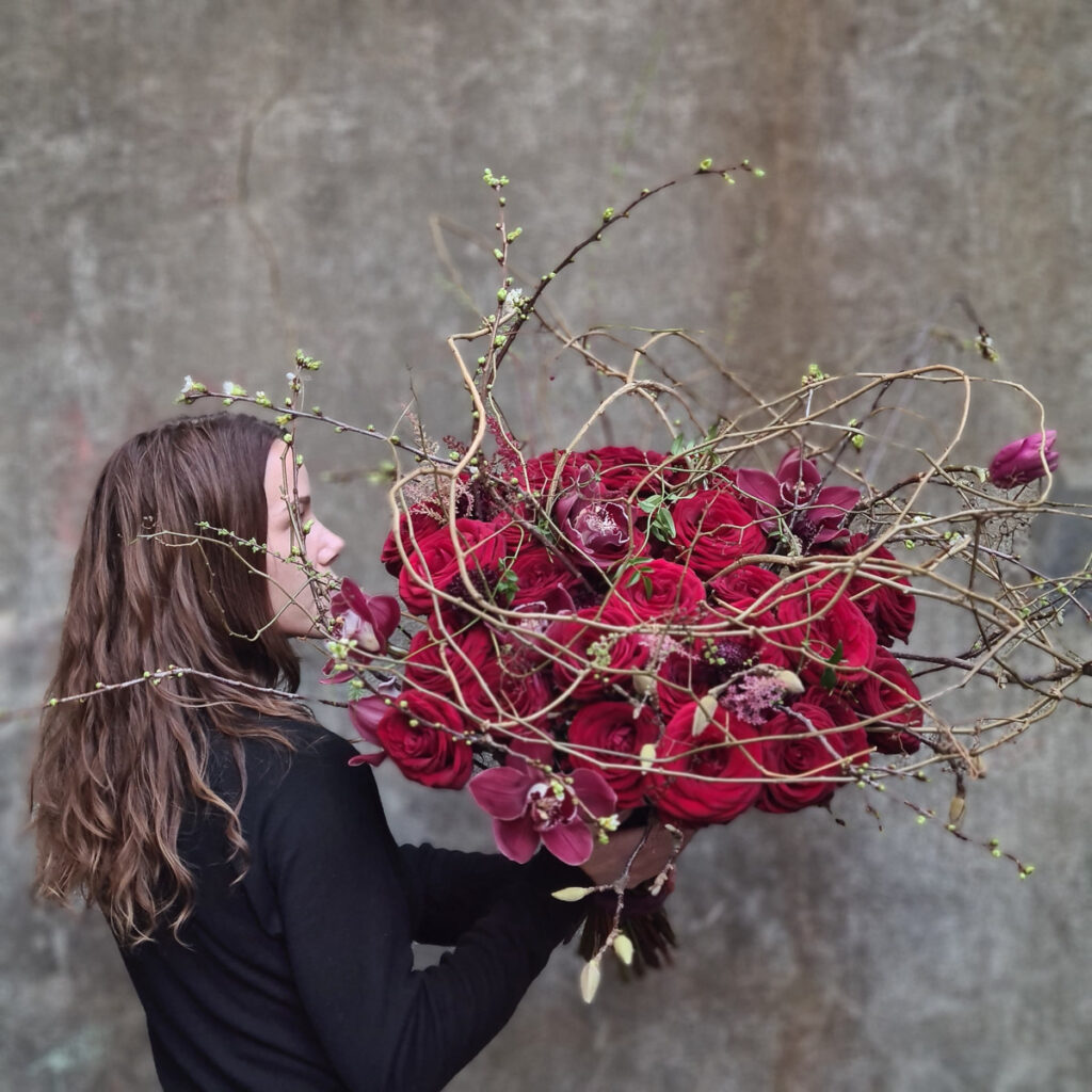 Heidi Mikkonen red naomi bouquet