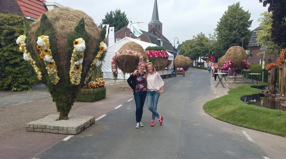 Lucinda Maria van der Ploeg with colleague Karin Pasman at the Lottum Rozenfestival